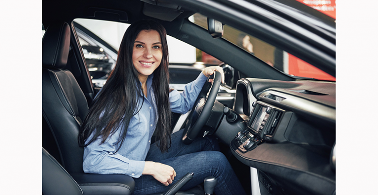 Análisis automotor online | 4 datos de la demanda vehicular femenina