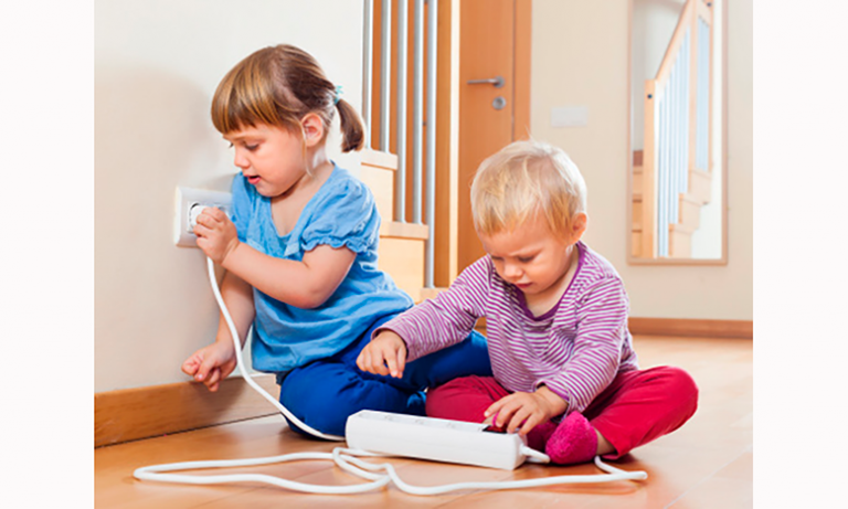 Seis recomendaciones para proteger a los niños de accidentes eléctricos en el hogar