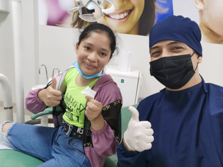 La corporación Multident ha inaugurado la ONG «Vuelve a sonreír», lo cual ofrece servicios gratuitos de salud dental