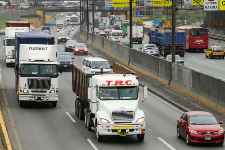 80% de transportistas de carga acatarían paro a nivel nacional este lunes 18 de julio
