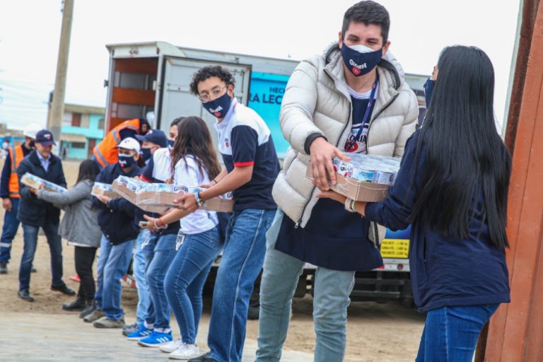 Leche Gloria dona un millón de vasos de leche en 26 ciudades para celebrar sus 80 años