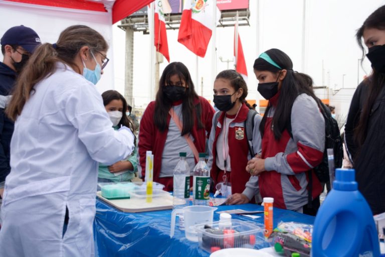 Concytec participa en la FIL Lima 2022 con monólogos y divertidos experimentos científicos para niños