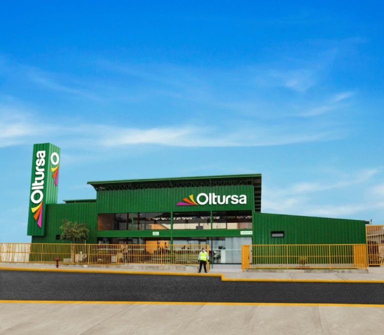 Oltursa apuesta por el transporte de turismo terrestre inaugurando nueva terminal