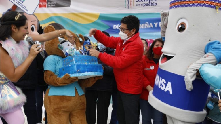 Día del Niño: Ministro López instó a los padres de familia a completar el esquema de vacunación regular de sus hijos e hijas