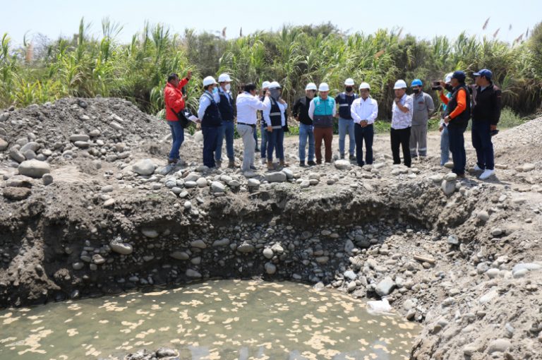 Obra de reubicación de línea de conducción de agua potable que garantizará continuidad del servicio para Pisco tiene 95% de avance