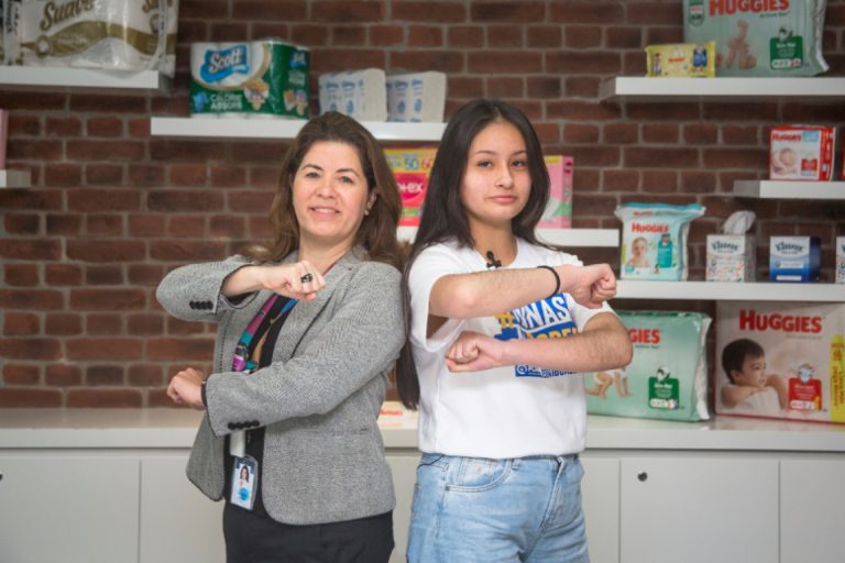 #NiñasconIgualdad: Niña asume el rol de gerente general por un día en Kimberly-Clark