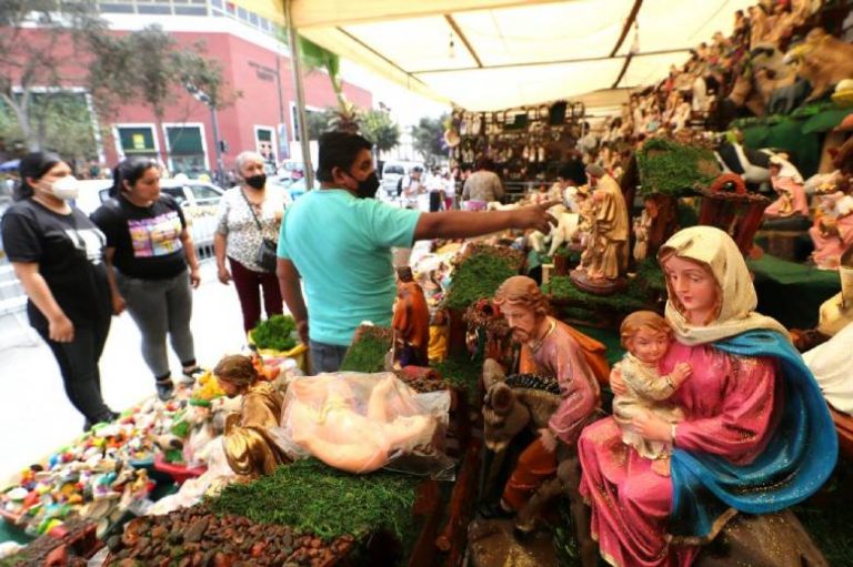Pesebre navideños desde S/ 10 ofrecen ambulantes en vías de formalización en feria de la Municipalidad de Lima