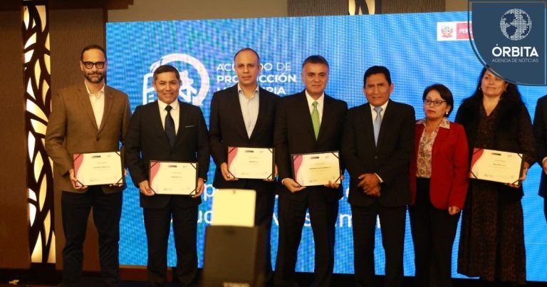 Mondelez Perú firma Acuerdo de Producción Limpia con PRODUCE y MINAM para optimizar uso de recursos en Planta Lima