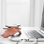 Pese al fin de soporte, Windows 10 permanece en uso por 60% de compañías y 53% de usuarios: Kaspersky