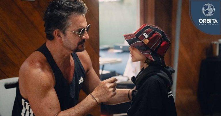 Ricardo Arjona cumple el sueño de un niño guatemalteco y lo convierte en su productor por un día