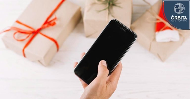 ¿Piensas regalar un celular por Navidad?: Claves para elegir un equipo móvil que realmente sea útil y eficiente