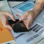 Estafa que usa celular como garantía de préstamo se expande por América Latina