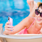 Verano y tecnología: claves para cuidar tu celular del calor