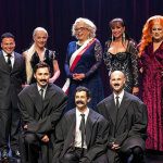 La plaza trasnoche: un nuevo ritual nocturno que mezcla teatro, encuentro y fiesta